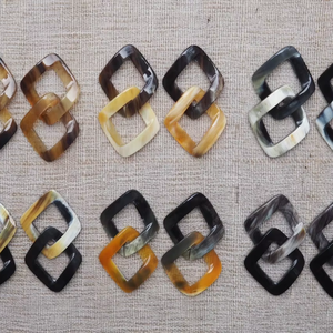 Pendientes Colgantes de Cuerno de Búfalo Ecológicos Hechos a Mano para Mujer, Ligeros y Modernos para Boda, por Perfect Enterprises - Product Image 1