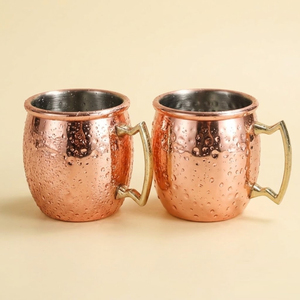 Mug à Moscow Mule en cuivre pur avec finition polie, poignée en laiton vintage et revêtement alimentaire sûr, articles de bar haut de gamme pour cocktails réfrigérés - Product Image 6