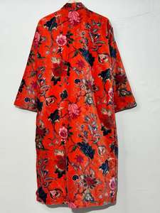Bata Kimono de Terciopelo Hecha a Mano: Chaqueta Boho con Estampado Floral - Product Image 5
