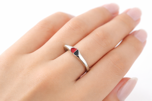 Anillo de Plata de Ley 925 con Corazón Esmaltado en Negro y Rojo para Mujer - Product Image 3