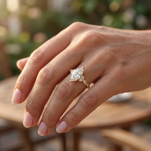 Anillo de Compromiso de Lujo RIZTA JEWEL con Diamante Cultivado en Laboratorio, Corte Marquesa, Color E, Certificado IGI, Oro de 14K, Engaste de Puntas, para Boda - Product Image 3