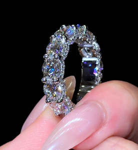 ราคาโรงงานขายส่ง เครื่องประดับโมอิสซาไนต์แบบประดับเพชรเต็มวง 925 เงินแท้ เครื่องประดับเพชรฮิปฮอป แหวนโมอิสซาไนต์แบบ Eternity - Product Image 1