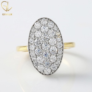 Bague sertie de diamants moissanite taille ronde, Bague Bella, Bague de fiançailles inspirée des célébrités, Bague de mariage bicolore en or 10 carats - Product Image 1