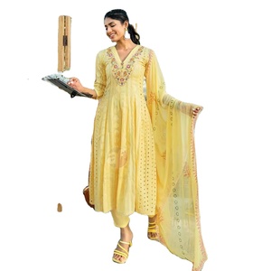 นักออกแบบล่าสุดงานเย็บปักถักร้อยผ้าฝ้ายบริสุทธิ์ Kurti ตั้งโดย Fab Zone - Product Image 1