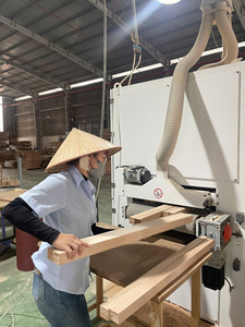 Baluster Solid Wood Red Oak Staircase Spindles Traditional Design Star Parts from EFS Factory Viet Nam - Product Image 3