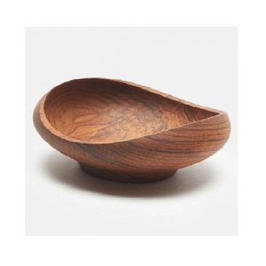 Tazón de madera natural perfecto para bombones artesanales, frutos secos y presentación tradicional de dulces - Product Image 1