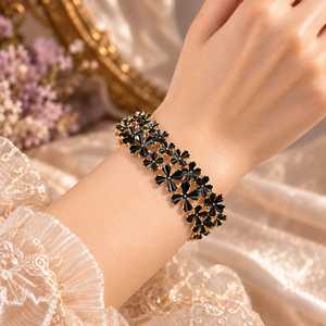 Pulsera Elegante de Trébol de Cuatro Hojas al por Mayor, Paquete de Brazaletes Románticos Franceses Dulces con Esmalte Blanco y Cadena de Eslabones Metálicos, Joyería - Product Image 3