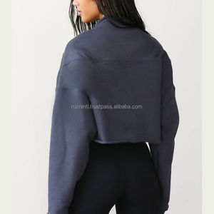 Sweat à capuche court pour femme, pull en coton léger avec ourlet élégant, parfait pour l'entraînement, la salle de sport et la mode quotidienne - Product Image 1