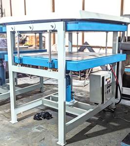 เครื่องอัดแผ่นพลาสติกรีไซเคิลอัตโนมัติสำหรับอุตสาหกรรม 440V 32kW ความแข็งแรงสูง บำรุงรักษาง่าย - Product Image 1