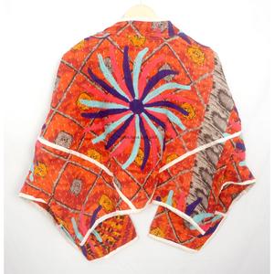 Chaqueta Kantha para Mujer al por Mayor, Hecha a Mano en India, Estilo Bohemio Bordado con Cierre Abierto, Chaquetas Modernas con Estampado Floral - Product Image 6