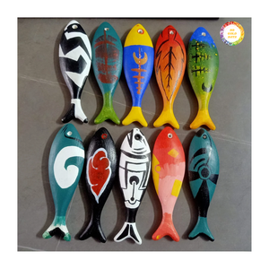 Sculpture décorative de poisson en bois naturel, fabriquée en bois pour la décoration intérieure et l'affichage créatif - Product Image 2