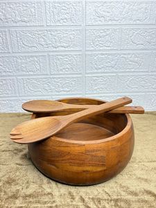Bol de service en teck moderne, durable et écologique, fait à la main, avec bols à salade et desserts et cuillères pour la décoration de table de mariage - Product Image 1