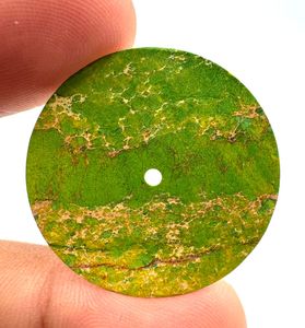 Cadran de montre en jaspe vert 33 mm, composant en pierre précieuse poli sur une face avec trou central de 2 mm, marque K Gems, pierre non montée - Product Image 3