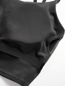 Sujetador deportivo minimalista para mujer con espalda cruzada, banda elástica, doble tirante, bralette atlético, logo personalizado, base lisa - Product Image 6