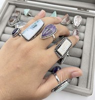 Lot en gros de bagues assorties en pierres précieuses, bagues empilables, faible MOQ, pour distributeurs de bijoux