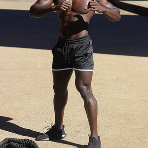 Shorts de sport pour la gym, style tendance, noir et blanc contrastés, fabriqués à la main, tissu doux et écologique, pour l'entraînement et le fitness. - Product Image 4