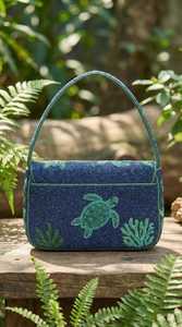Bolso Rectangular Lavable de Poliéster Bordado a Mano con Diseño de Tortuga y Coral, Arte Textil Azul - Product Image 2