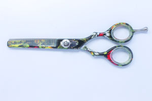 Tijeras profesionales de entresacar con recubrimiento en polvo, tijeras rectas para personalización de marca, bajo MOQ, uso en formación, tijeras ligeras - Product Image 2