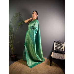 Robe de soirée en soie douce de type sari par Ishita Dharmavaram - Product Image 3