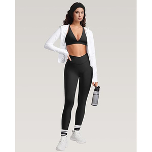 Ensemble de yoga pour femmes avec soutien-gorge de sport à poche discrète pour téléphone, leggings taille haute avec poche pour clés et cartes, réfléchissant pour la course nocturne, en nylon et élasthanne - Product Image 6