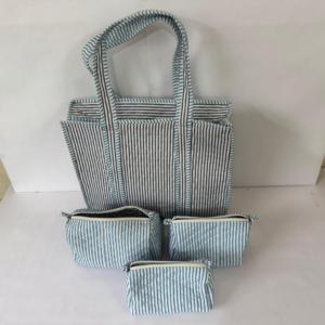 Bolsa de Mano de Algodón Acolchada a Rayas, Impermeable, Plegable, Ligera y Suave, con Bolsa de Maquillaje Incluida - Product Image 1