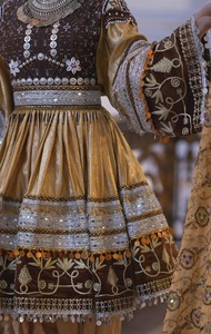 Vestido Étnico Tradicional Azul Regal Bordado con Patrones Intrincados, Atuendo Cultural Real, Vestido Elegante y Fluido - Product Image 2