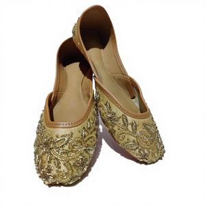 Calzado Tradicional de Moda para Mujer, Zapatos de Cuero Genuino Impermeables con Bordado, Hechos a Mano, Ecológicos, para Fiestas - Product Image 1