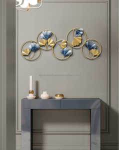 Couronne murale florale ronde en métal de style nordique |   Décoration murale en métal en forme de feuille creuse dorée et noire pour chambre à coucher, salon, etc. - Product Image 4