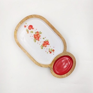 Plateau de service en bois d'acacia et de mangue avec motif imprimé en émail pour la restauration, les fruits secs et la présentation de la vaisselle. - Product Image 4