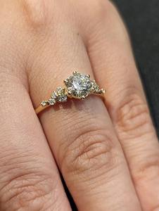 Bague de fiançailles ronde en moissanite plaquée or, argent 925, sertie à griffes, bijoux de promesse nuptiale - Product Image 4