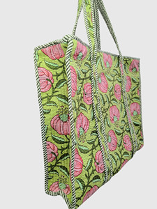 Bolso Tote Acolchado Verde Bohemio con Estampado Floral Rosa, Bolso de Hombro Abierto - Product Image 5
