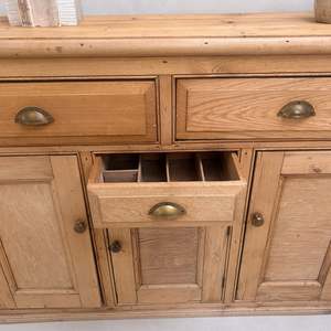 Aparador de Pino Antiguo, Mueble Rústico de Madera Maciza, Aparador Vintage de Tres Puertas, Mueble de Almacenamiento para Cocina o Comedor Estilo Rústico - Product Image 5