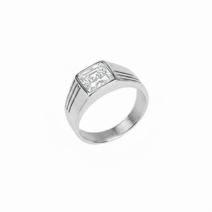 Bague élégante pour homme en argent sterling 925 avec diamant de laboratoire taille princesse serti clos, en or blanc 14 carats, vente en gros - Product Image 1