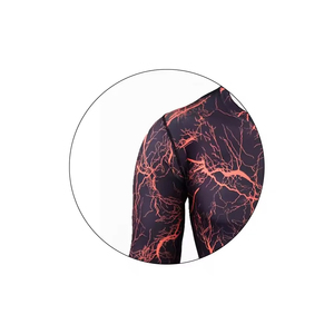 Encuentra camisetas de natación deportivas de manga larga similares a Rash Guards, diseñadas para entrenamiento de surf, actividades en la playa y deportes acuáticos. - Product Image 3