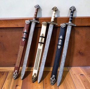 Épée viking en acier damas forgé à la main, épée médiévale nordique, lame en acier damas inspirée des Vikings pour collectionneurs - Product Image 1