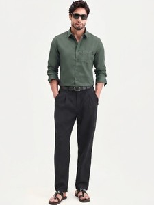 Chemise habillée en coton vert forêt pour homme, manches longues, col rabattu, style décontracté chic, tissu respirant, idéale pour l'été - Product Image 2