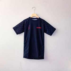 เสื้อรัดกล้ามเนื้อแขนสั้นคอสูง แห้งเร็ว ราคาถูก สำหรับผู้ชาย ผลิตจากโรงงาน จำหน่ายเสื้อรัดกล้ามเนื้อ MMA - Product Image 1