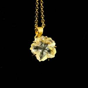 Colgante de cuarzo limón natural con forma de flor, collar de piedras preciosas talladas, colgante de cuarzo limón natural con forma de flor, regalo para mujer, joyería. - Product Image 6