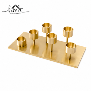 Porte-bougie multiple en laiton finition dorée, base rectangulaire, design cylindrique, moderne, pour table - Product Image 1