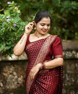 Sari de seda verde claro listo para enviar, vestido tradicional indio estilo Banarasi, sari drapeado con borde estampado para ceremonias. - Product Image 1