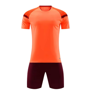 Ensemble de maillots de football rétro vert classique personnalisé, service OEM, découpe automatisée, sublimation originale, short respirant et léger - Product Image 3