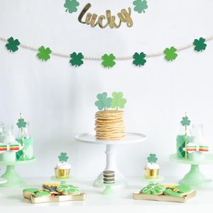 Decorazioni per la festa di San Patrizio: Ghirlanda di trifogli in legno con perline, Ghirlanda di trifogli in feltro portafortuna per decorazioni da parete, mensola e feste - Product Image 5