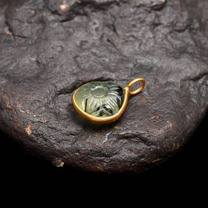 Colgante de prehnita natural tallado a mano con forma de flor, plata de ley 925, amuleto de prehnita para la fabricación de joyas, venta al por mayor, 12 mm - Product Image 3