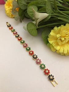 Pulsera de Moda de Latón de Primera Calidad con Perlas Auténticas y Baño de Oro, Diseño Moderno para Fiestas, Bodas y Eventos, para Mujer - Product Image 4