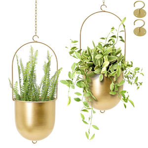 Macetas Colgantes de Metal Dorado con Marco Arqueado Decorativo y Cadenas, Modernas Porta Macetas para Interiores - Product Image 1