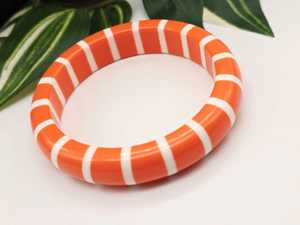 กำไลข้อมือเรซิ่นลายคลื่นแบบกำหนดเอง สไตล์เบกาไลต์แกะสลักทันสมัย งานฝีมือ MS จากอุตรพัฒนา - Product Image 4