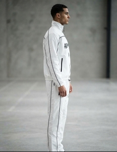 Ensemble de survêtement unisexe imperméable coupe-vent d'hiver style streetwear, veste zippée en nylon blanc et pantalon léger avec poches latérales - Product Image 6