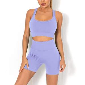 Ensemble de sport et yoga pour femme, classique, sans couture, couleur unie, avec soutien-gorge à col en V et bretelles en Y, dos nageur, et short taille basse à séchage rapide - Product Image 1
