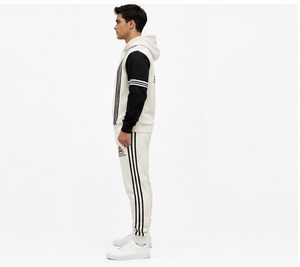 Survêtement pour homme confectionné en matière douce et résistante, avec une coupe confortable pour le sport, l'entraînement, la remise en forme et les tenues décontractées. - Product Image 4