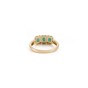 แหวนสามเม็ดประดับมรกตและเพชรทรงรัศมี ทำจากทองคำแท้ 14K สีเหลือง งานแฮนด์เมด คอลเลคชั่นเครื่องประดับ - Product Image 6